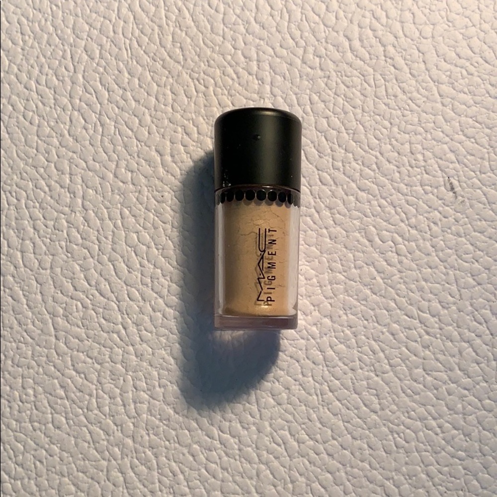 MAC eyeshadow pigment